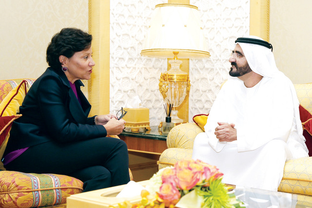 "محمد بن راشد والوزيرة الاميركية \t تصوير -خليفة اليوسف"