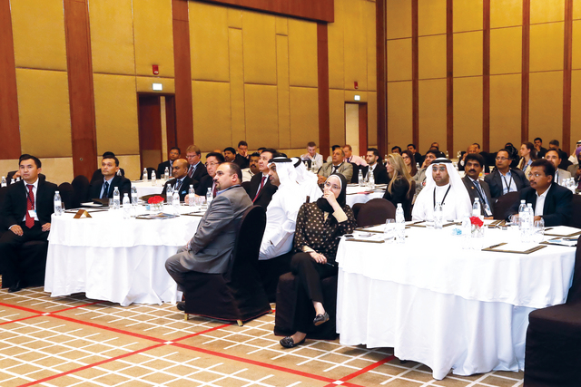 "جانب من الحضور خلال المؤتمر"