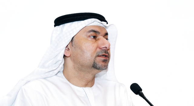 "ساعد العوضي متحدثا خلال المؤتمر \tتصوير ــ خليفة عيسى"