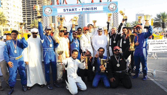 "الفائزون بعد تتويجهم في جميع الفئات \t تصوير - غلام كاركر"