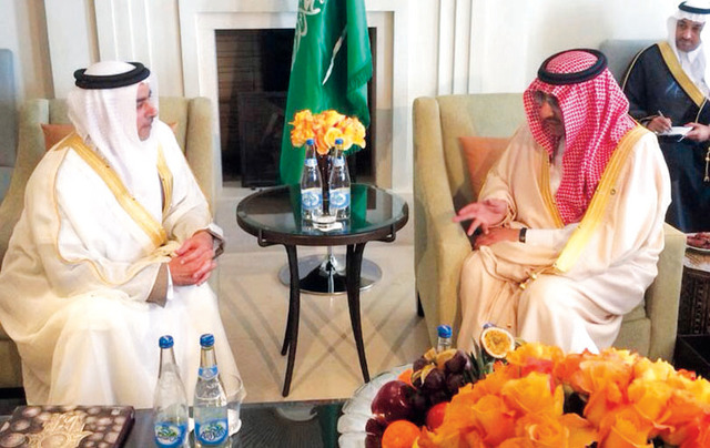 "سيف بن زايد لدى لقائه وزير الداخلية السعودي"