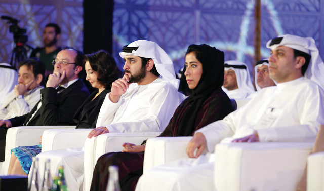 "مكتوم بن محمد يشهد فعاليات المؤتمر بحضور منى المري وظاعن شاهين وريم علي وفنسنت بيريجن"