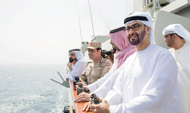 "محمد بن راشد ومحمد بن زايد وعبدالفتاح السيسي وسلمان بن سلطان وسلطان الجابر يتابعون فعاليات التمرين العسكري"