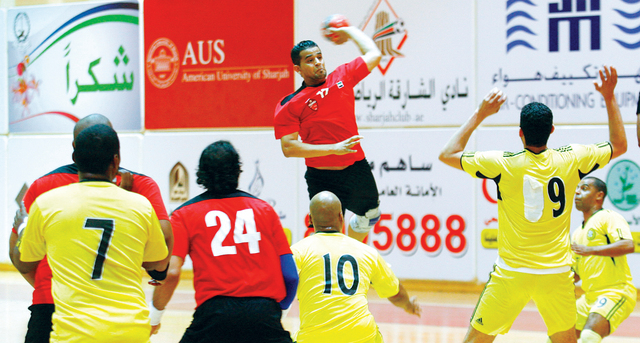 "من لقاء سابق بين الأهلي واتحاد كلباء \t\t\t البيان"