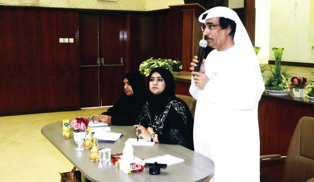 "شريفة موسى خلال جلسة العصف الذهني"
