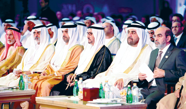 "حامد بن زايد ونهيان بن مبارك وابن فهد خلال الافتتاح                                        تصوير: مجدي اسكندر"