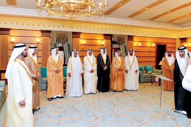 "أمام محمد بن راشد السفراء يؤدون اليمين بحضور منصور وعبدالله بن زايد ونهيان بن مبارك ومحمد القرقاوي وأحمد الزعابي ومصبح الفتان وعبدالله آل حامد وخليفة سليمان"