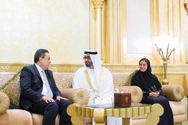 "محمد بن زايد خلال المباحثات بحضور لبنى القاسمي"