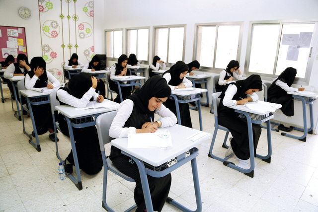 "طالبات يؤدين الامتحان في مدرسة نورة بنت سلطان برأس الخيمة"