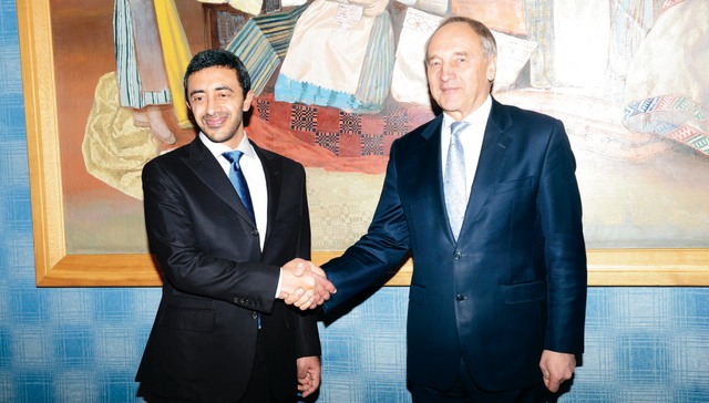 "عبدالله بن زايد وأندريس بيرتسينش خلال اللقاء\t وام"