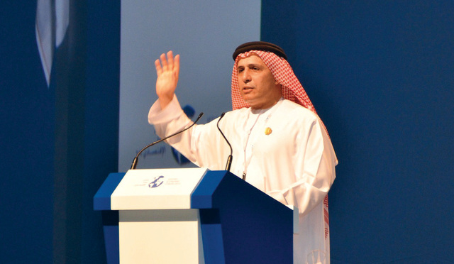 "الطاير متحدثاً خلال المنتدى"