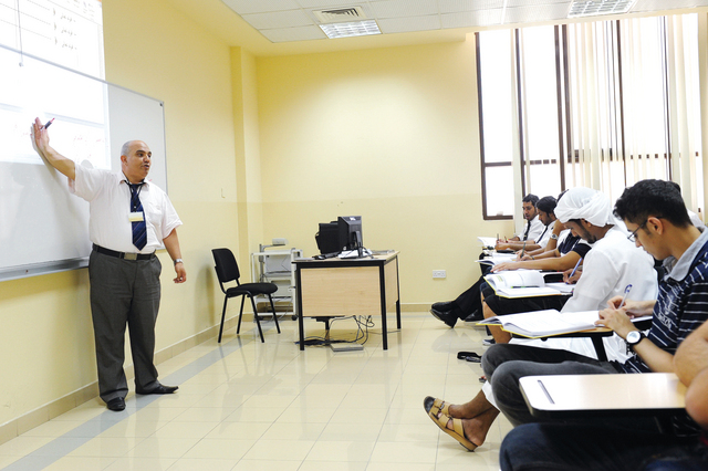 "مساعدة الطلبة ذوي الموارد المالية المحدودة في صلب سياسات الجامعة"