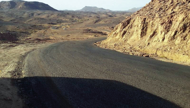 "درب البخور شريان تجارة العطور من جنوب الجزيرة العربيّة إلى شمالها"