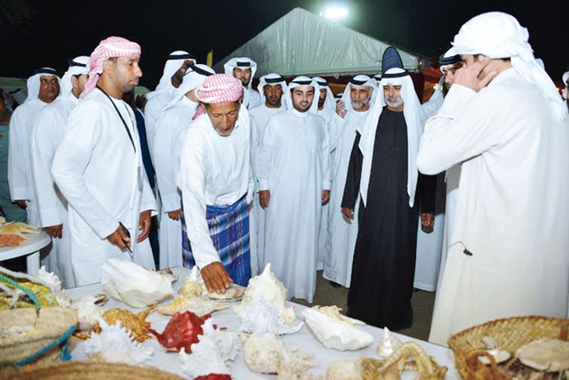 "نهيان بن مبارك يفتتح فعاليات القافلة بحضور راشد بن حمد الشرقي"