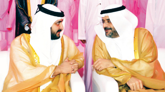 "مكتوم بن محمد وولي عهد الشارقة في حوار حول الجائزة تصوير: سيف محمد وعبد الحنان مصطفى"