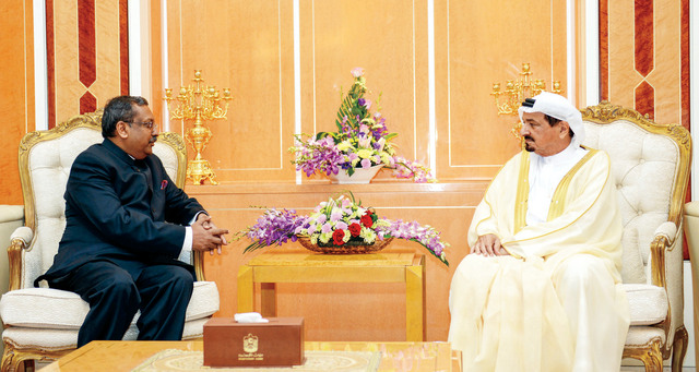 "حاكم عجمان خلال استقباله السفير الهندي"