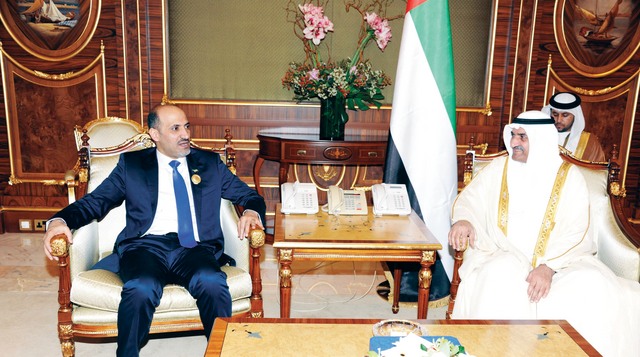 "حمد الشرقي خلال استقباله الجربا \t وام"