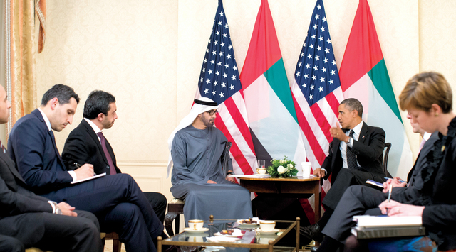 "محمد بن زايد خلال لقائه أوباما بحضور عبدالله بن زايد وخلدون المبارك ويوسف مانع العتيبة \t\t\t وام"
