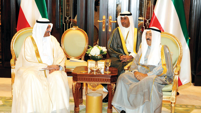 "سموه بحث والشيخ صباح موضوعات القمة وام"