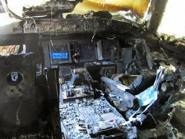 "قمرة القيادة بعد احتراقها"