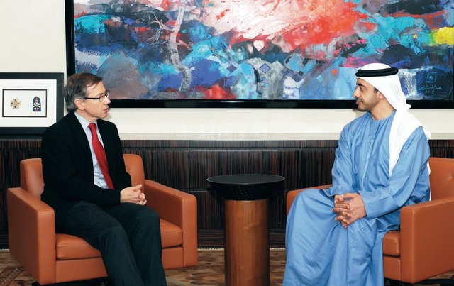 "عبد الله بن زايد خلال لقائه المسؤول الأوروبي \t   وام"