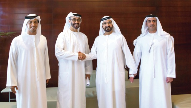 "محمد بن راشد ومحمد بن زايد خلال اللقاء بحضور سيف ومنصور بن زايد\tوام"