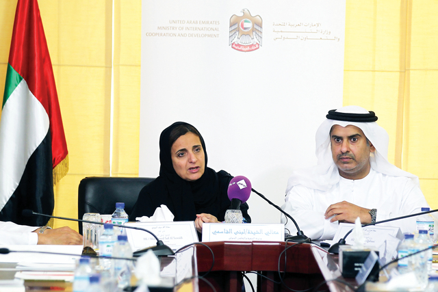 "لبنى القاسمي وهزاع القحطاني خلال المؤتمر الصحافي \t\t البيان"