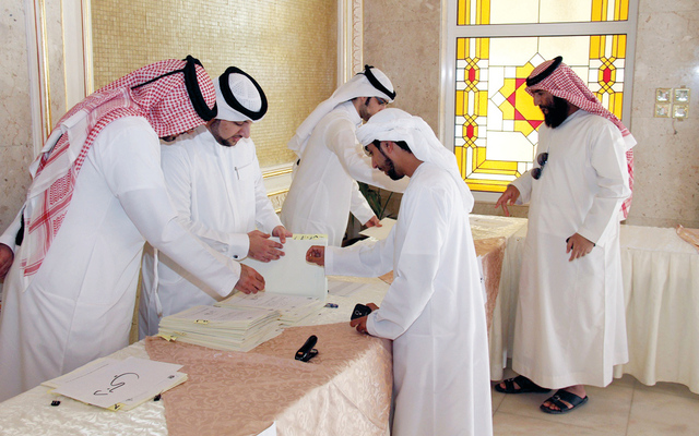 "المستفيدون من القرار يستكملون الأوراق المطلوبة"