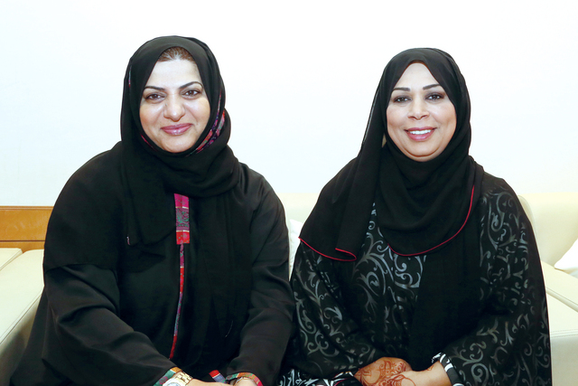 "فضيلة المعيني وموزة فكري"