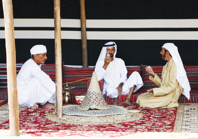 "تداول الحديث باللهجة المحلية"