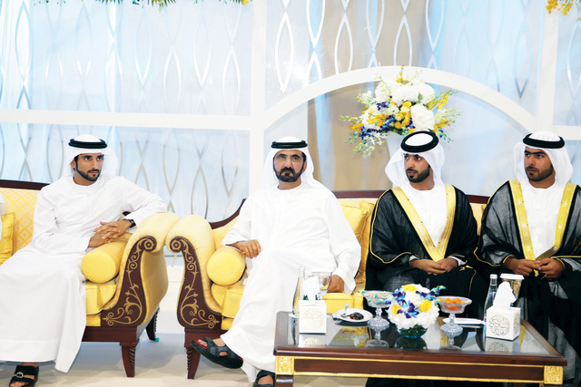 "سموه وحمدان بن محمد وسلطان بن خليفة والنابودة"