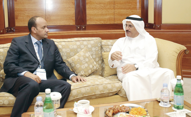 "المنصوري والوزير الموريتاني\t تصوير ـــ عبد الحنان مصطفى"