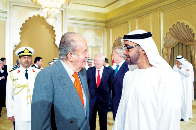 "ولي عهد أبوظبي في حديث مع ملك إسبانيا"