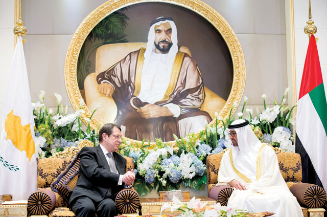 "محمد بن زايد وأناستاسياديس يبحثان علاقات التعاون بين البلدين"