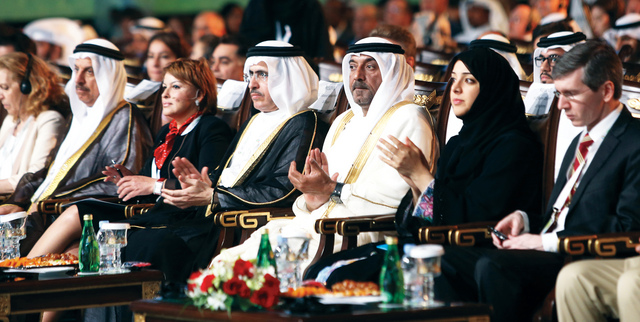 "أحمد بن سعيد خلال إفتتاحه المؤتمر بحضور ريم الهاشمي وسعيد الطاير ومسؤولين وخبراء\tتصوير ـــ زافير ويلسن"