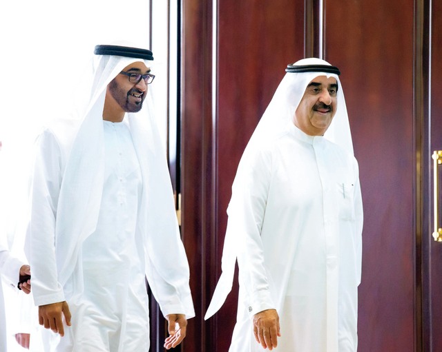 "حاكم أم القيوين وولي عهد أبوظبي خلال اللقاء"