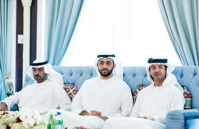 "راشد بن سعود وهزاع بن زايد وحمدان بن مبارك خلال الاستقبال"