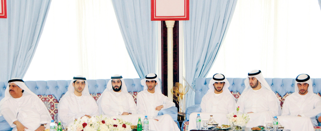 "حميد المعلا والشيوخ خلال اللقاء"
