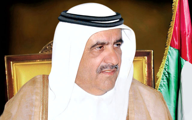 "حمدان بن راشد متحدثاً لمندوبة البيان تصوير: خالد نوفل"