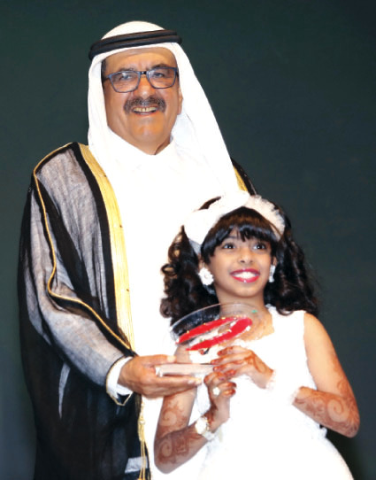".. وسموه يكرم إحدى الفائزات"
