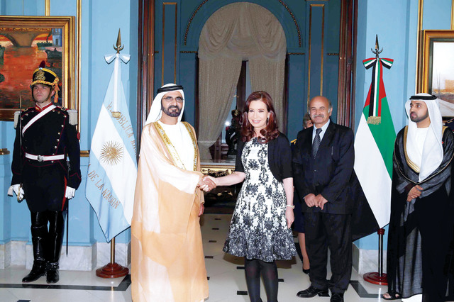 "محمد بن راشد خلال لقائه رئيسة الأرجنتين بحضور خليفة سليمان تصوير ــ خليفة اليوسف وسيف محمد"