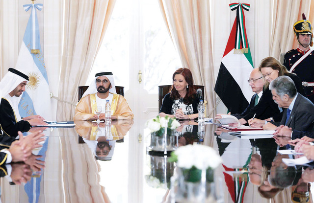 "نائب رئيس الدولة يشهد ورئيسة الأرجنتين توقيع عبدالله بن زايد وجوليو دي فيدو مذكرة التعاون"