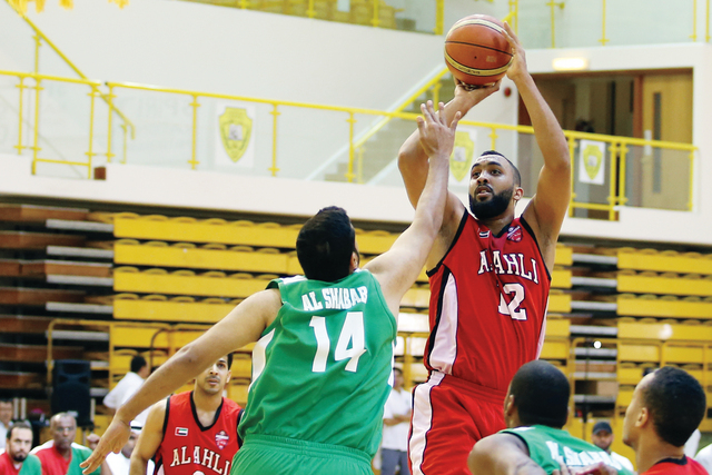 "عيون لاعبي الأهلي على البطولات الخليجية"