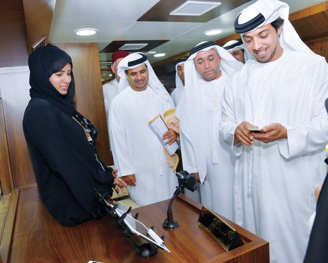 "منصور بن زايد يدشن الخدمة الجديدة وام"