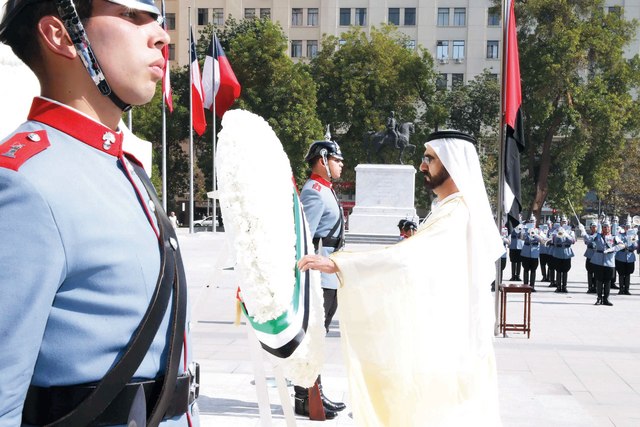 "نائب رئيس الدولة يضع إكليلاً من الزهور على النصب التذكاري لمؤسس شيلي"