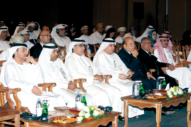 "جانب من الحضور خلال إحدى المحاضرات"