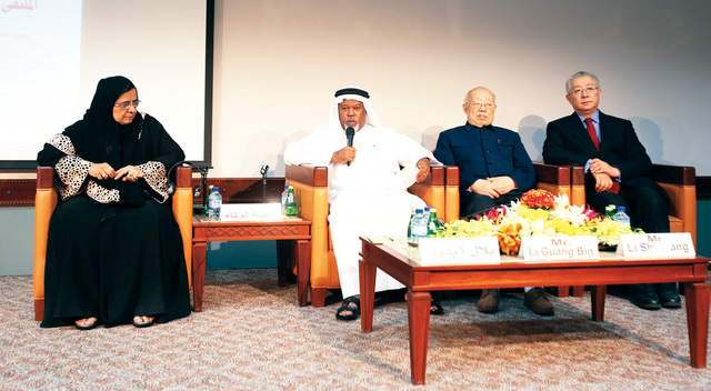 "بلال البدور متحدثاً خلال جلسة الملتقى الثانية"