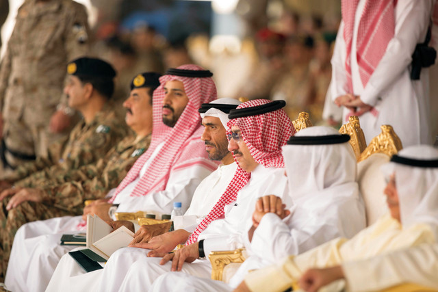 "نهيان بن زايد خلال حضوره ختام التمرين"