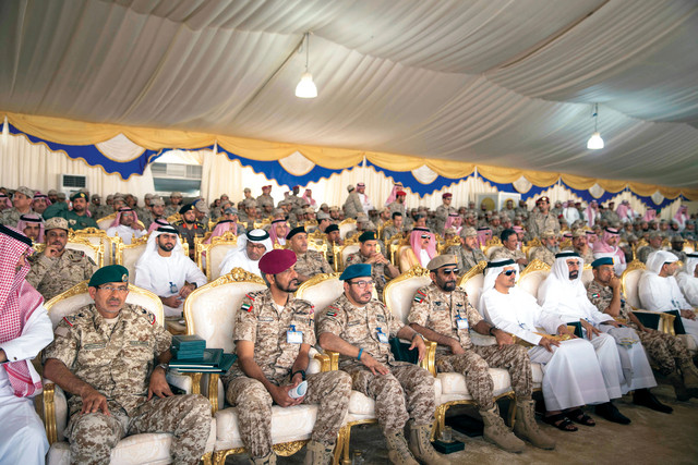 "محمد البواردي وكبار قادة قواتناالمسلحة يتابعون التمرين"