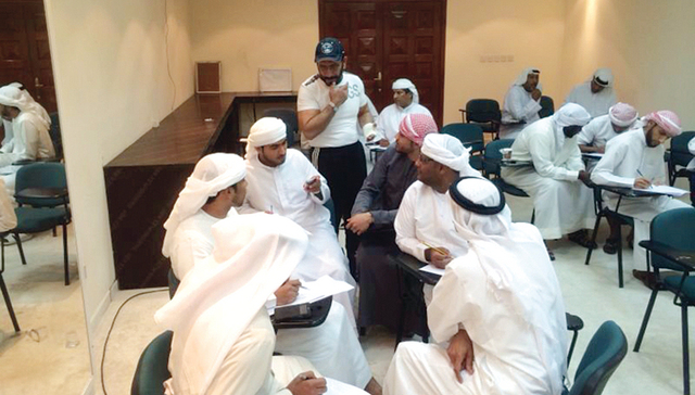 "المشاركون في دورة إعداد إداريي الأنديةمن المصدر"